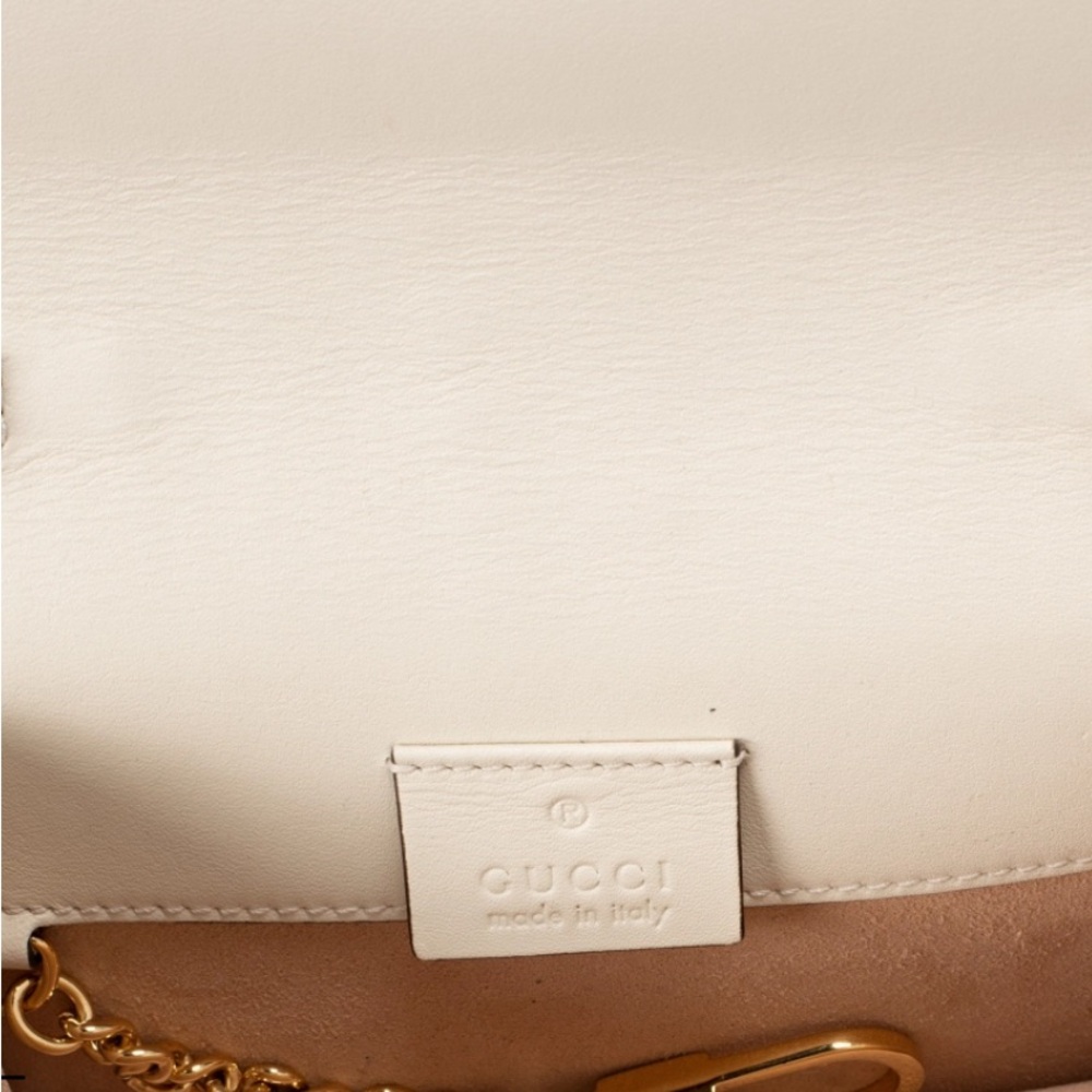 ✨💎GUCCI💎✨ Sylvie chain crossbody w/ COA, Dustbag & GWP. - Picture 5 of 12